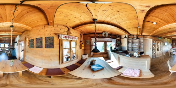Play 'VR 360° - Gamshütte